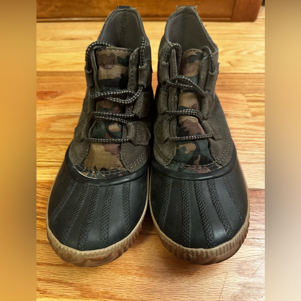 Look at these! SOREL boots-ladies